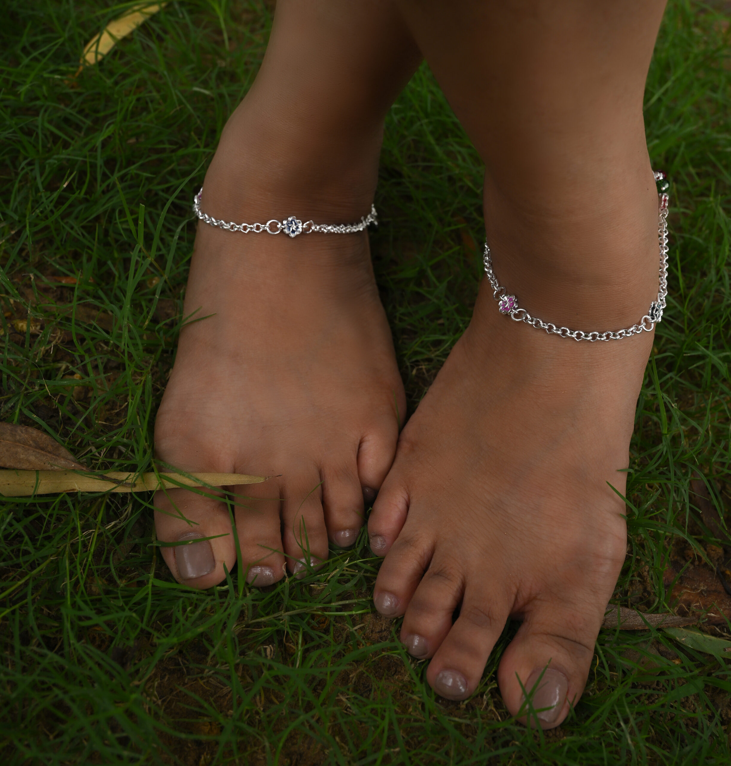 Vibrant Veils Floral Charm Anklet (Pair) - Image 5